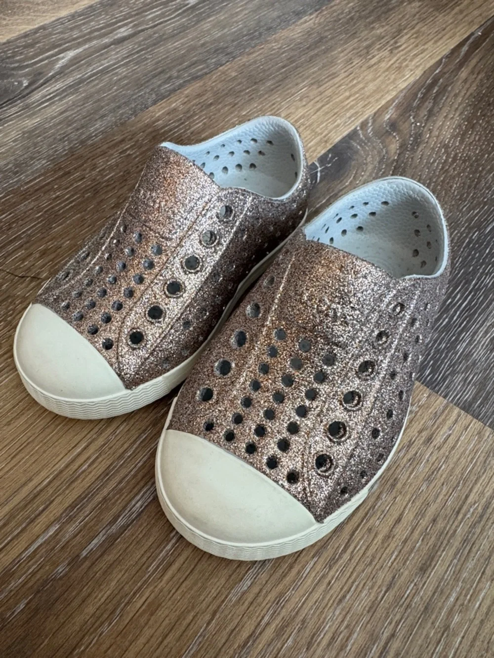 Native Kids Glitter Slip-On Sneakers in Rose Gold and White Like New! size C6 - Picture 2 of 5